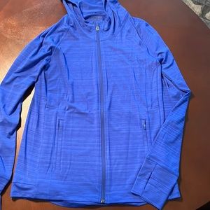 NWOT Athleta hooded and zippered light jacket with thumb holes